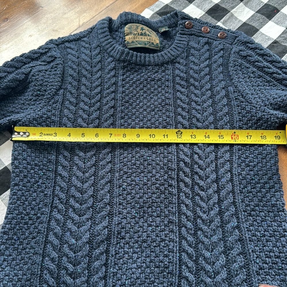 Like new scotch and soda sweater - Picture 7 of 9